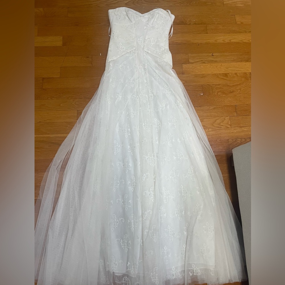 Stunning BCBG Maxazria dress - Picture 6 of 10